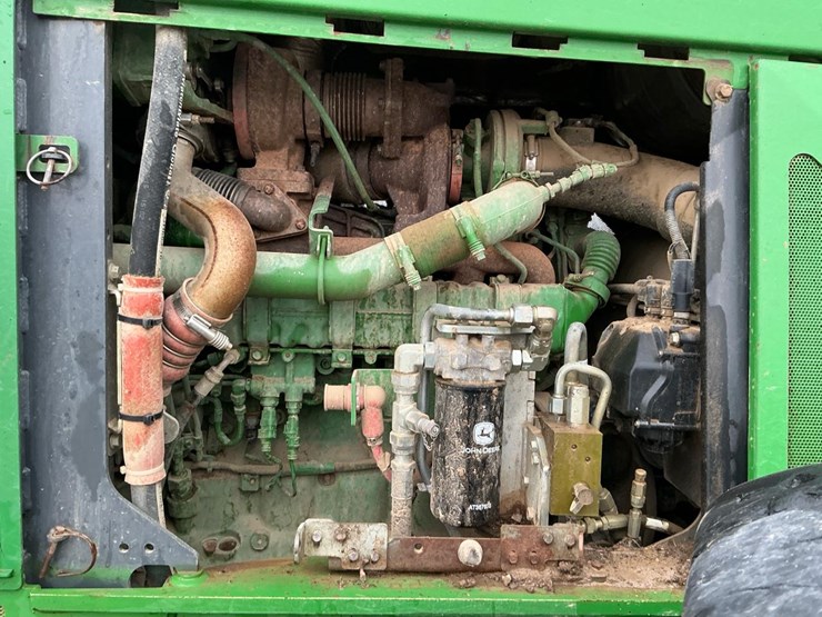 2016-deere-648l-image-10