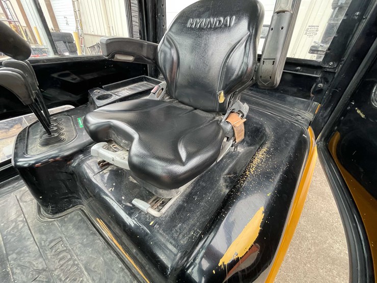 #1395-•-hyundai-10,000lb-pneumatic-diesel-forklift-(04)-image-25