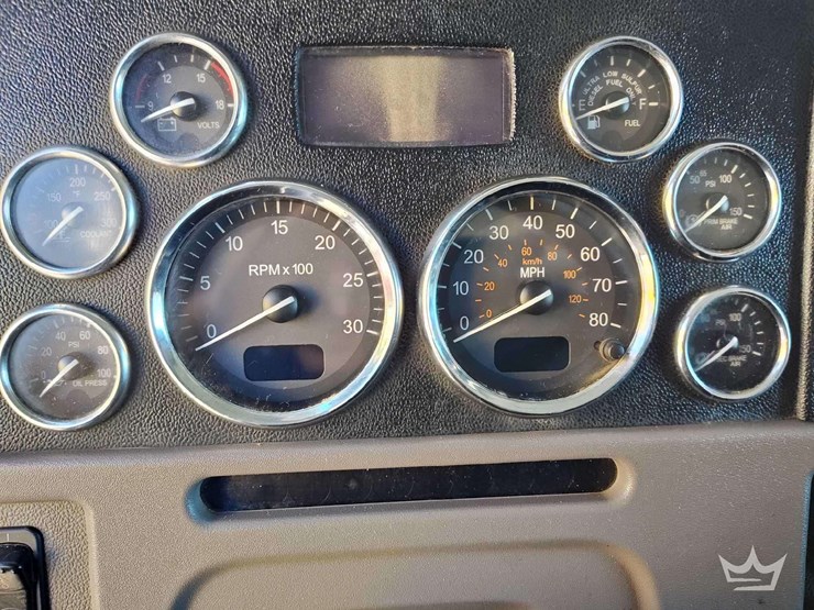 2018-peterbilt-389-image-28