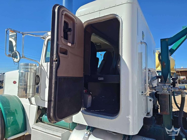 2014-peterbilt-388-image-15