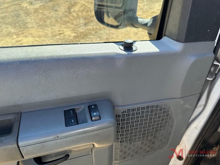 2014-ford-e350-image-18