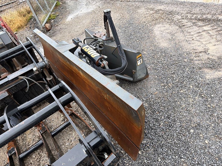 john-deere-db96-96in.-dozer-blade-skid-steer-attachment-sn:xk00000118-image-1