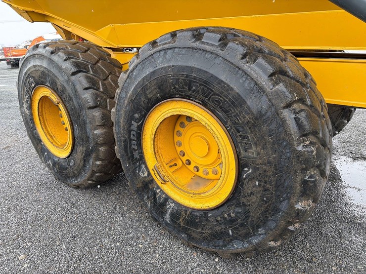 2020-deere-260e-image-9