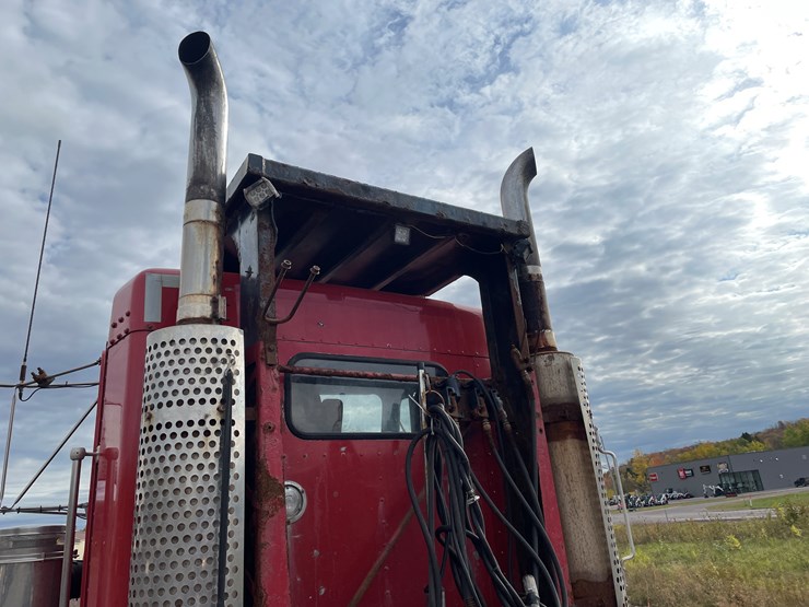 #208-•-2004-kenworth-semi-tractor-truck-(has-mi-title)-(greenland,-mi)-image-9