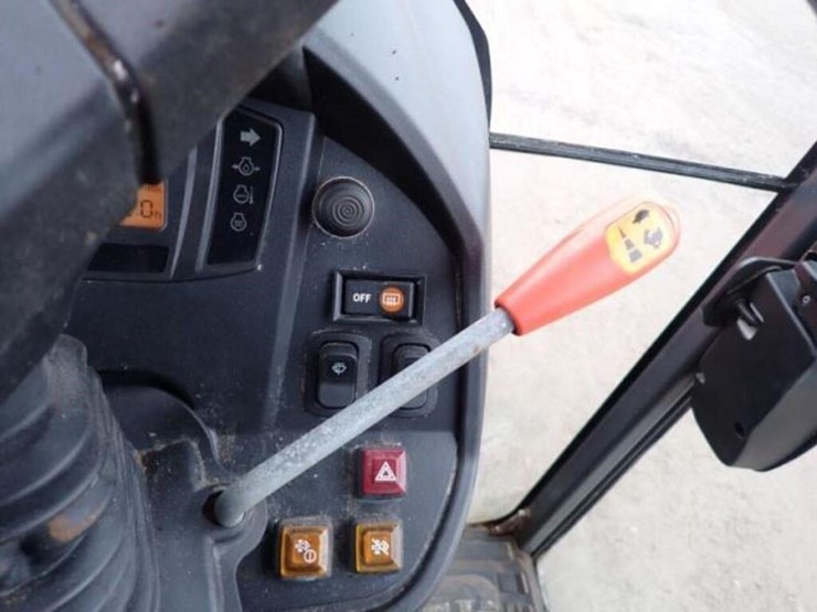 2014-kubota-b3350hsd-image-14