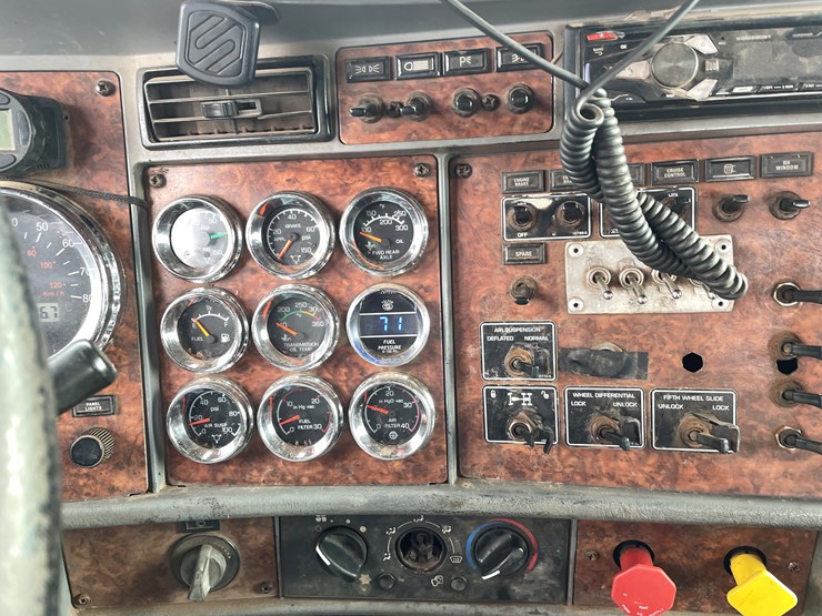 #208-•-2004-kenworth-semi-tractor-truck-(has-mi-title)-(greenland,-mi)-image-35