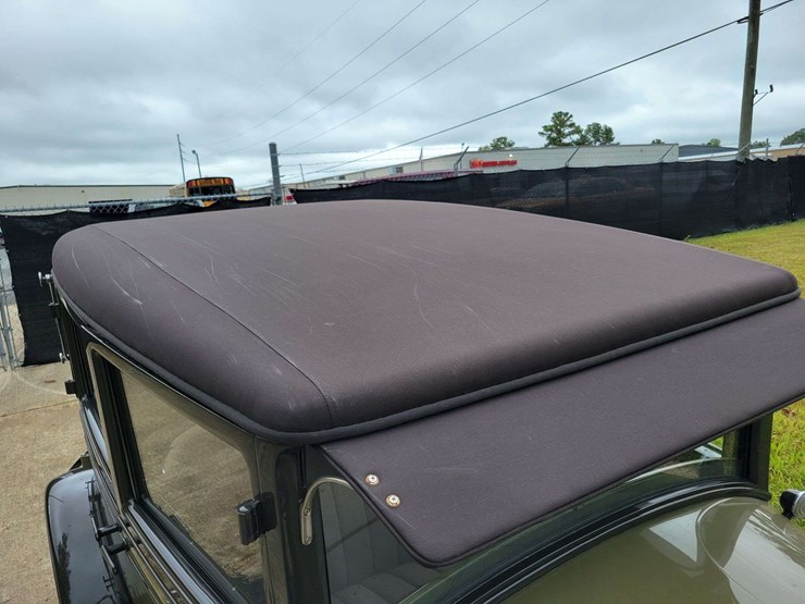 1928-pontiac-sedan-image-52