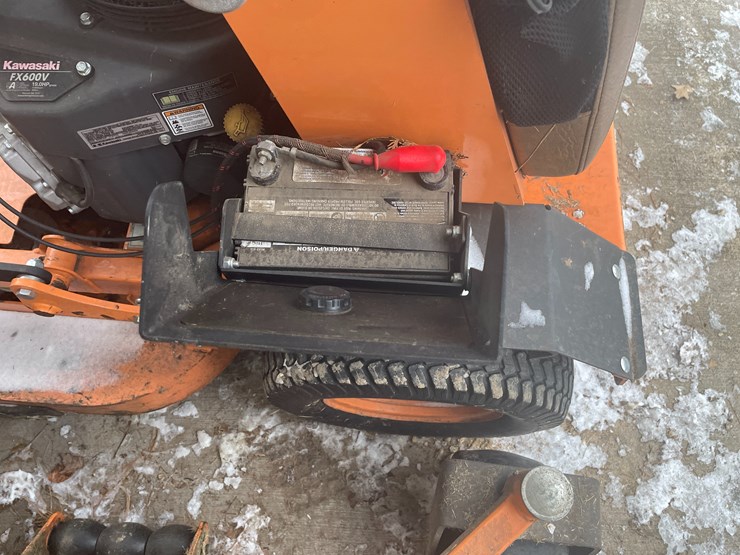 #2702-•-scag-v-ride-lawn-mower-(fall-creek,-wi)-image-17