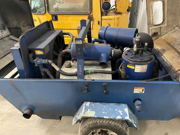 #1304-•-grimmer-schmidt-375d-towable-air-compressor-(st.-nazianz,-wi)-image-7