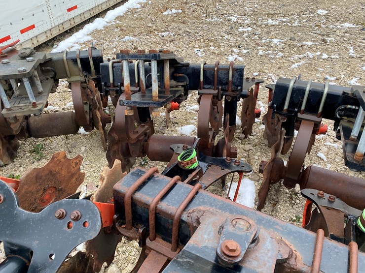 #8482-•-(7)-contour-king-vertical-till-injector-units-(new-holstein,-wi)-image-8