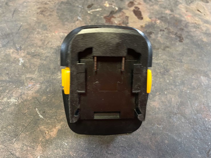 #8675-•-dewalt-style-18-volt-to-20-volt-adapter-(pr12)-image-5