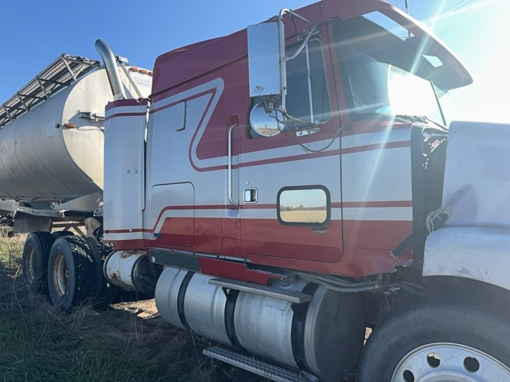 1994-volvo-white-semi-tractor-w/-sleeper,-detroit-diesel,-365hp,-10-speed,-miles-unknown,-*4v1wdbrh1rn679717*-not-running,-no-title-image-12