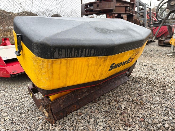 snow-ex-spreader-snow-equipment-sn:x2-100247-image-2
