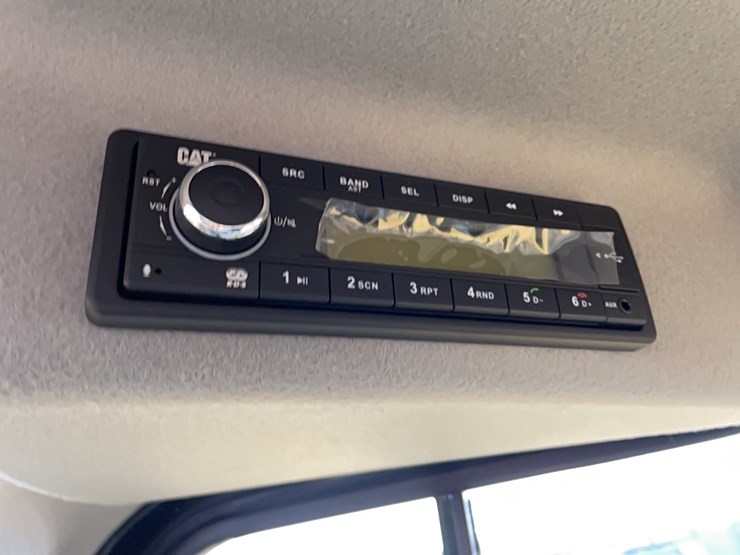 2024-caterpillar-910-image-15