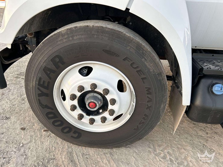 2024-ford-f750-image-21