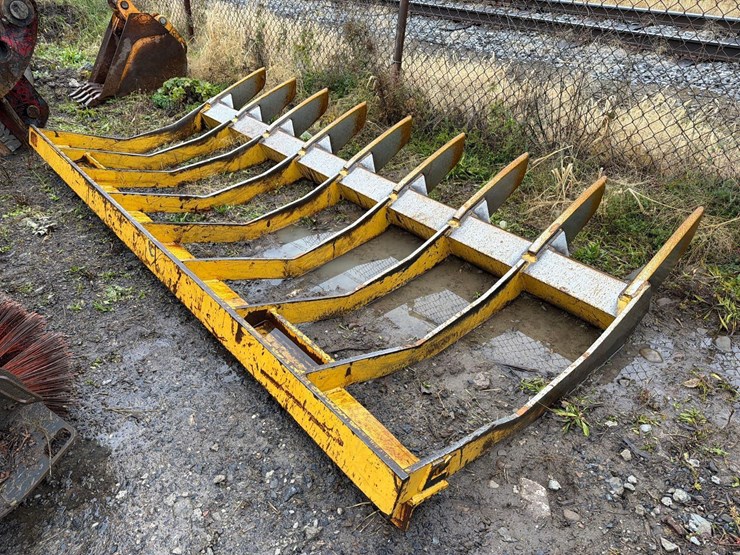 2015-rockland-sr-root-rake-crawler-tractor-attachment-sn:10020501-image-3