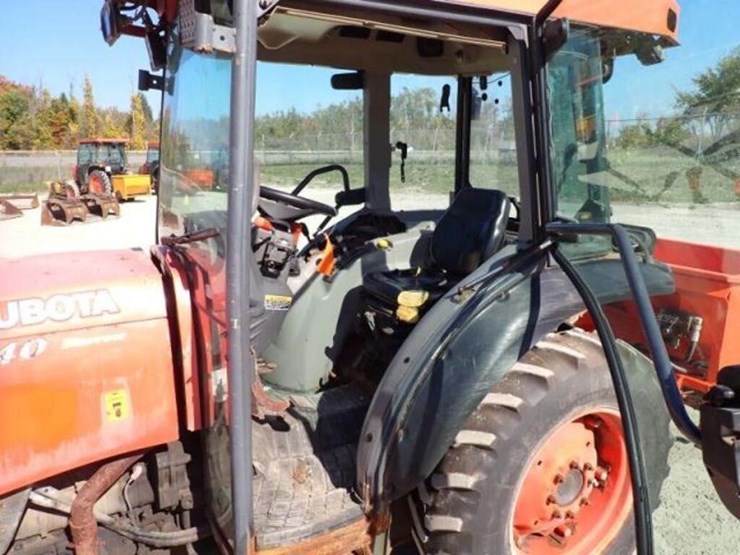 2008-kubota-m7040d-image-10