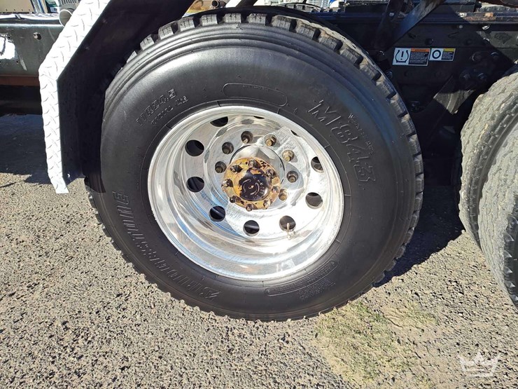 2011-kenworth-t800-image-12