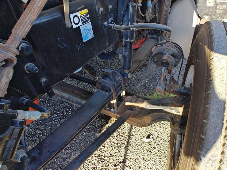 2015-peterbilt-567-image-32