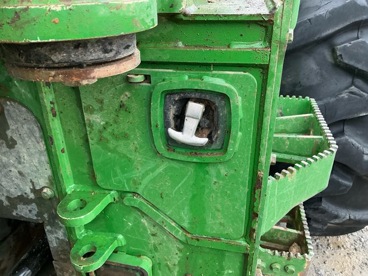 2016-deere-648l-image-39