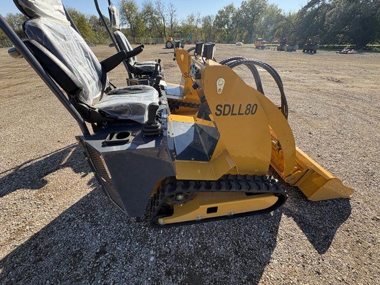 #118-•-sdll80-mini-skid-steer-loader-image-7