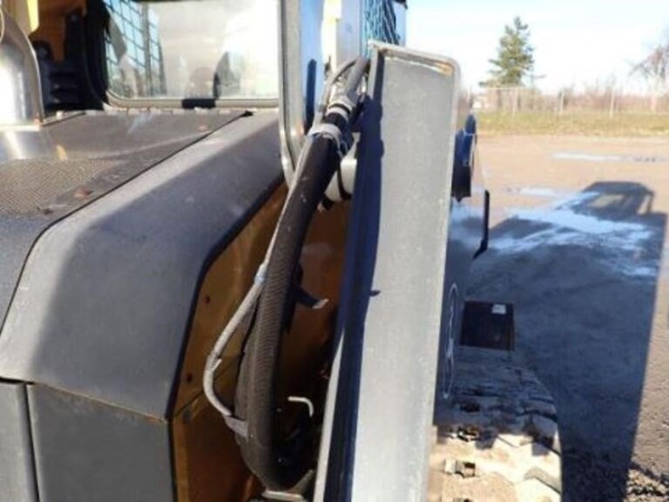 2019-deere-331g-image-51