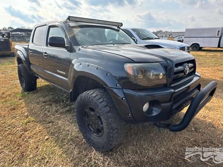 2010-toyota-tacoma-image-2