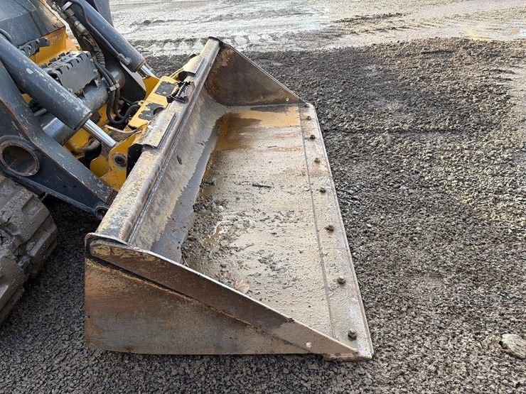 2021-deere-333g-image-11