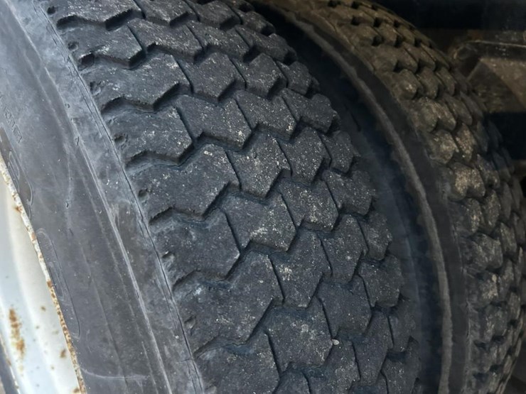 #1432-•-1992-volvo-(white-gmc)-vac-truck-image-88