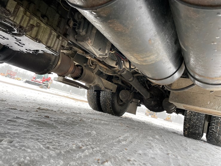 #236-•-2015-international-bucket-truck-(has-wi-title)(mosinee,-wi)-image-45