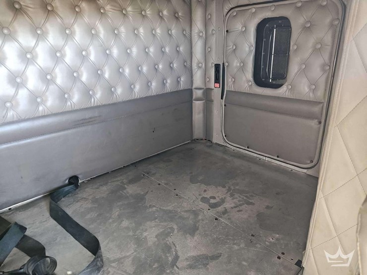 2011-kenworth-t800-image-36