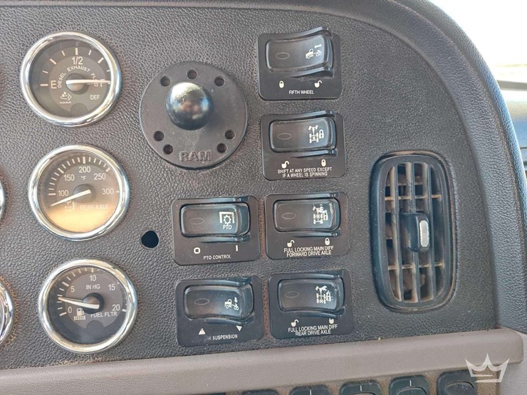 2016-peterbilt-389-image-20