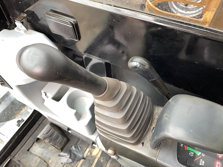 caterpillar-305.5e-image-16