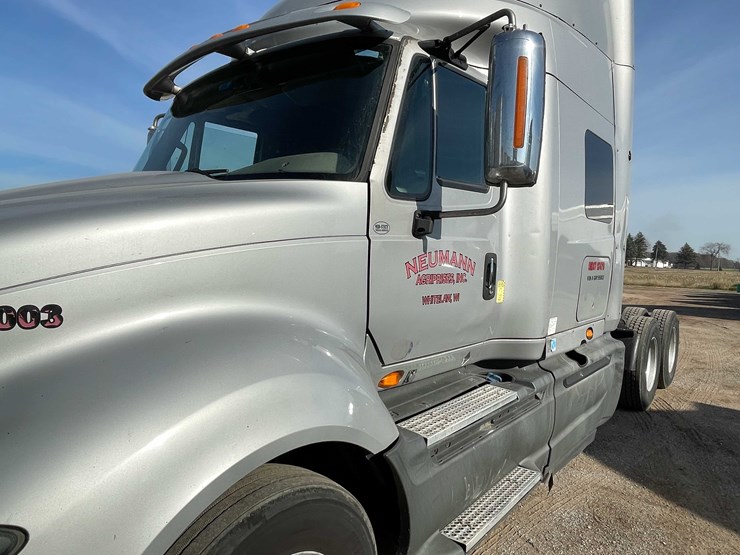 #200-•-2016-international-semi-tractor-(title-in-delay)-(denmark,-wi)-image-13