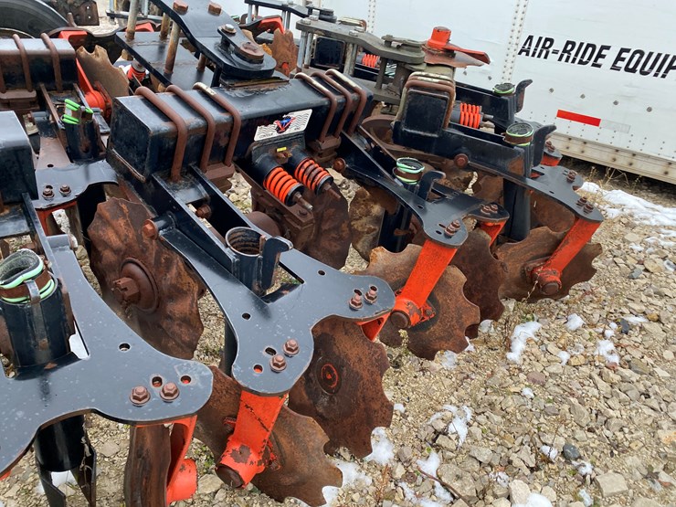 #8482-•-(7)-contour-king-vertical-till-injector-units-(new-holstein,-wi)-image-19