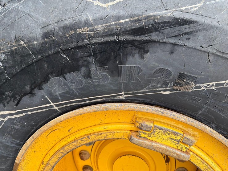 2020-deere-260e-image-7