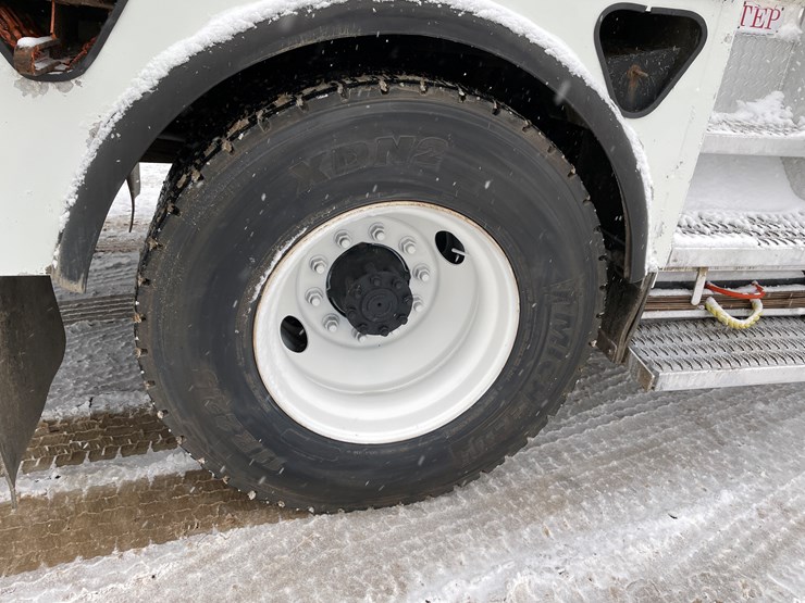 #236-•-2015-international-bucket-truck-(has-wi-title)(mosinee,-wi)-image-39