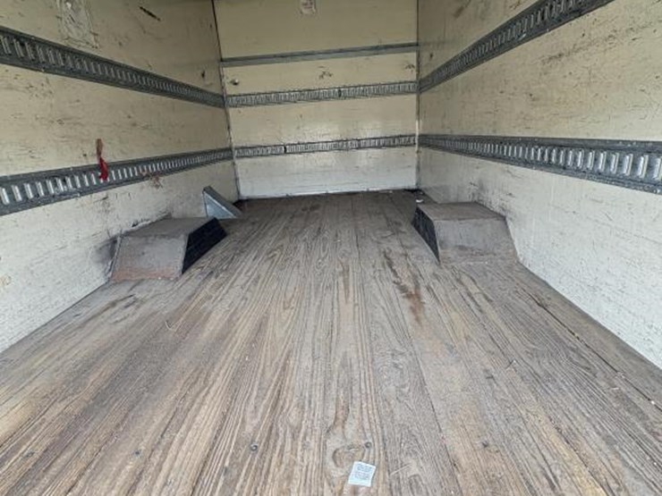 #23-•-2013-chevrolet-box-truck-image-13