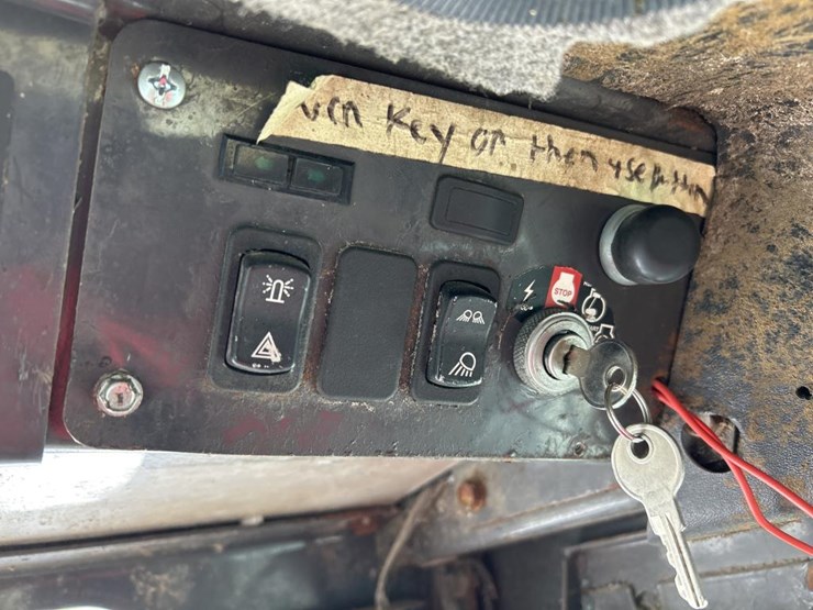 new-holland-ls180-image-40