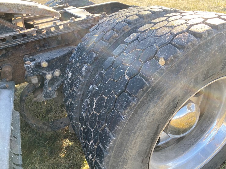 #1012-•-2013-peterbilt-tandem-axle-day-cab-semi-(has-wi-title)-(colfax,-wi)-image-20