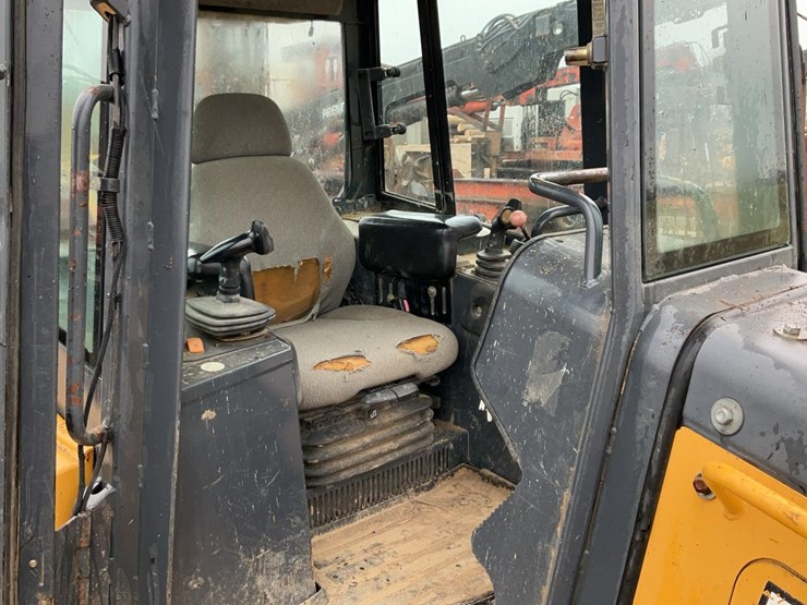 2006-deere-750j-lgp-image-15