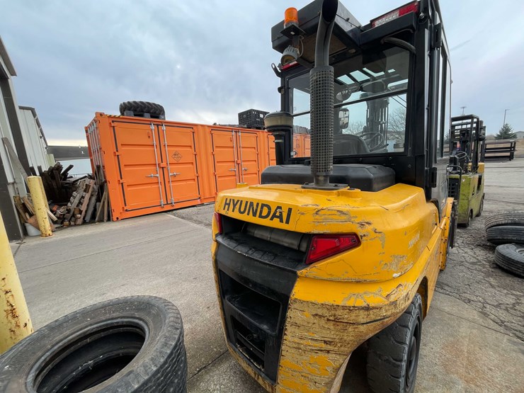 #1395-•-hyundai-10,000lb-pneumatic-diesel-forklift-(04)-image-5