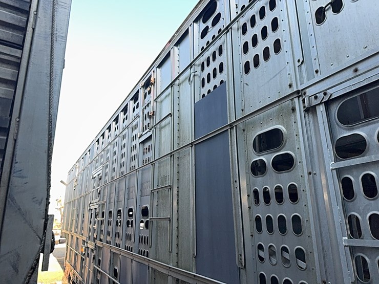 1993-wilson-livestock-trailer-image-24