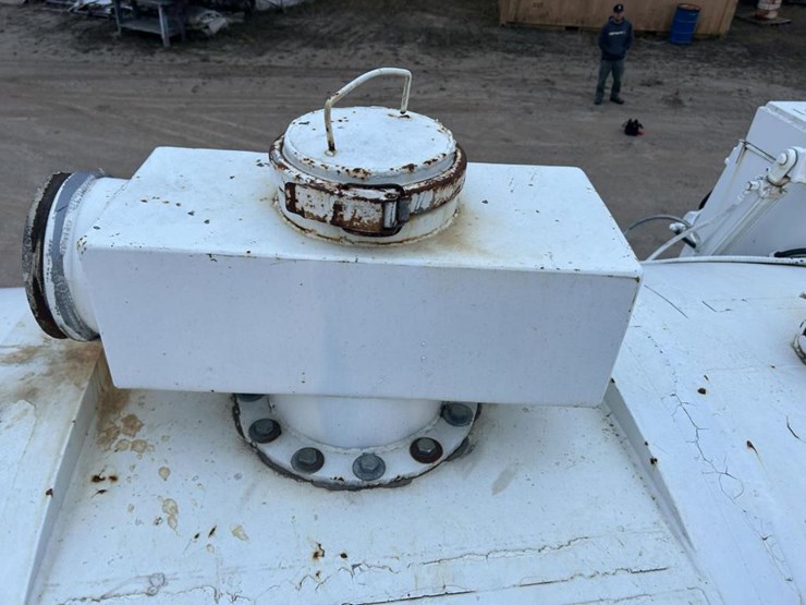 #1432-•-1992-volvo-(white-gmc)-vac-truck-image-34