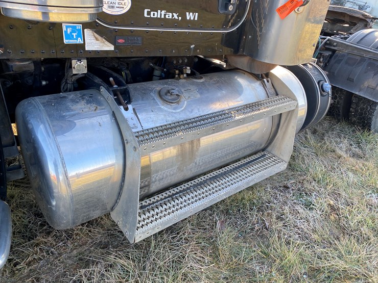 #1012-•-2013-peterbilt-tandem-axle-day-cab-semi-(has-wi-title)-(colfax,-wi)-image-16