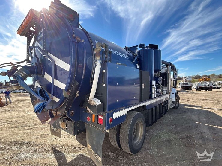 2015-peterbilt-348-image-4