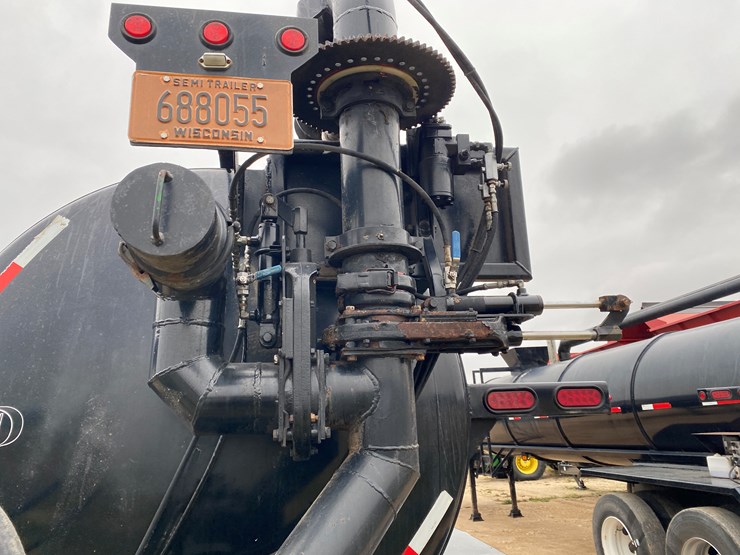 #1030-•-2014-northern-6000-gallon-semi-manure-tanker-trailer(has-wi-title)-(kewaunee,-wi)-image-42