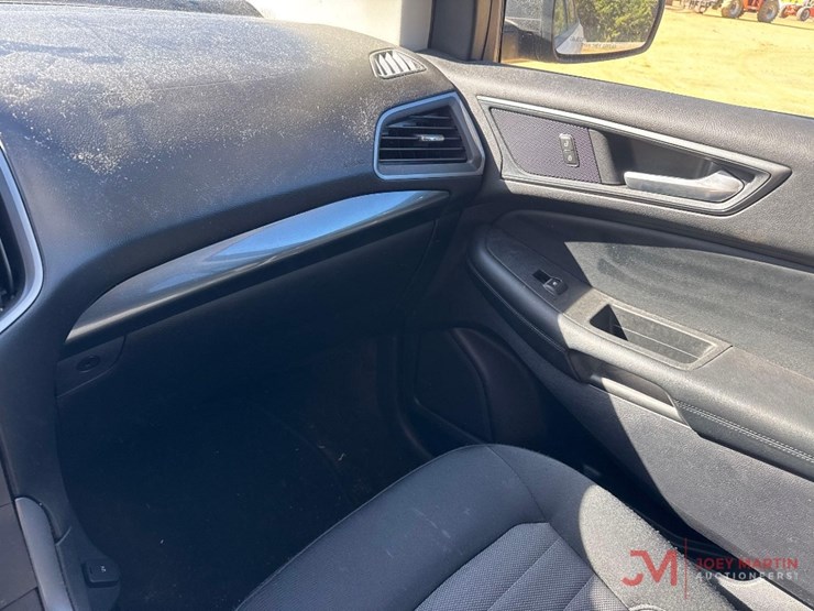 2020-ford-edge-se-image-27