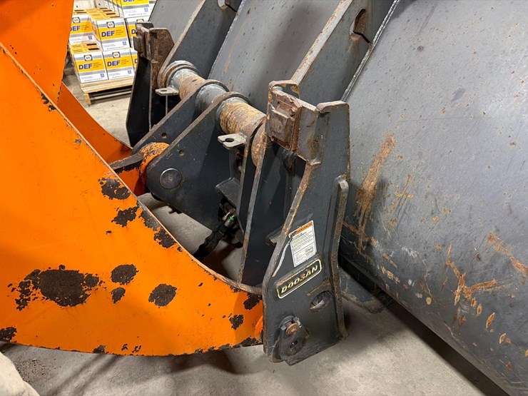 2015-doosan-dl250-3-image-4