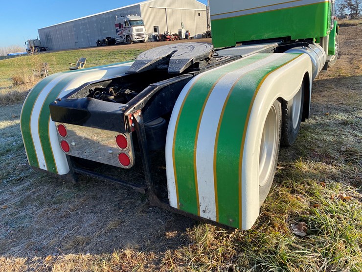 #1010-•-1984-peterbilt-sleeper-cab-semi-(has-wi-title)-(colfax,-wi)-image-32